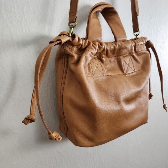 Madewell Piazza Drawstring Leather Crossbody Bag Timber Beam Tan NEW - Picture 6 of 14